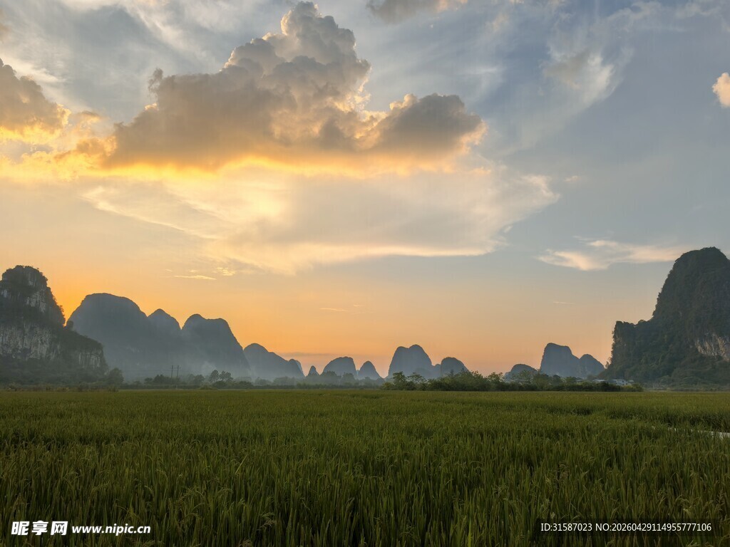 田园山水间的绝美日落