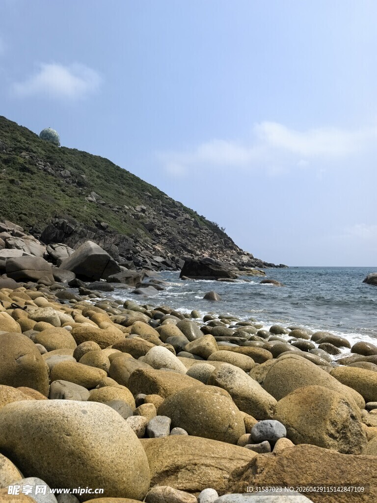 海边嶙峋礁石景观