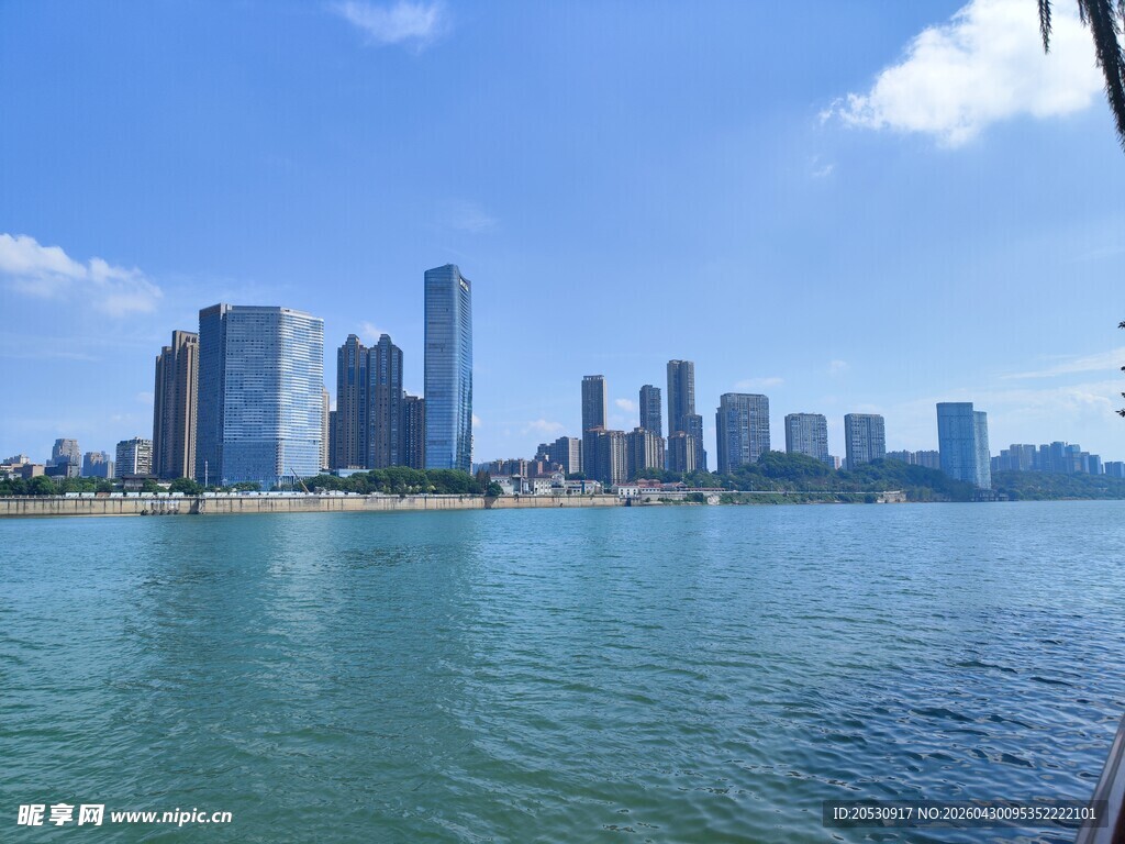 长沙湘江城市江边高楼景观