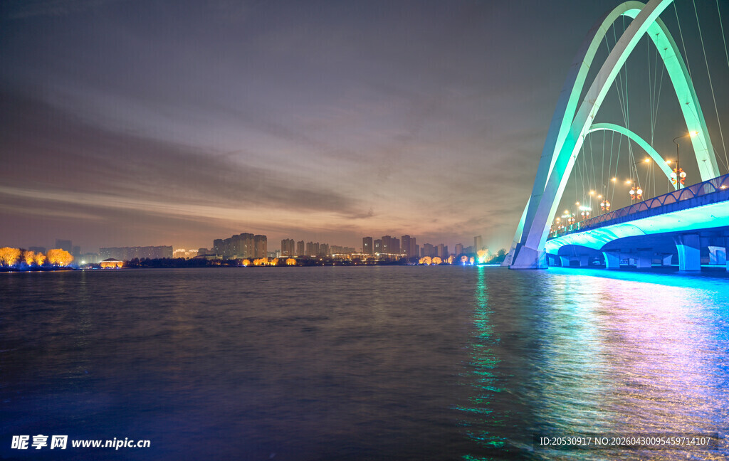 开封汴西湖东京大桥城市桥梁夜景