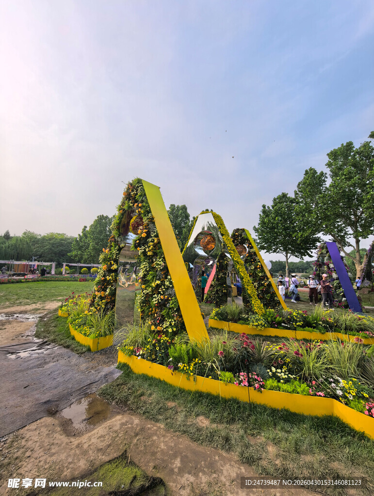 北京海淀公园的花奔展