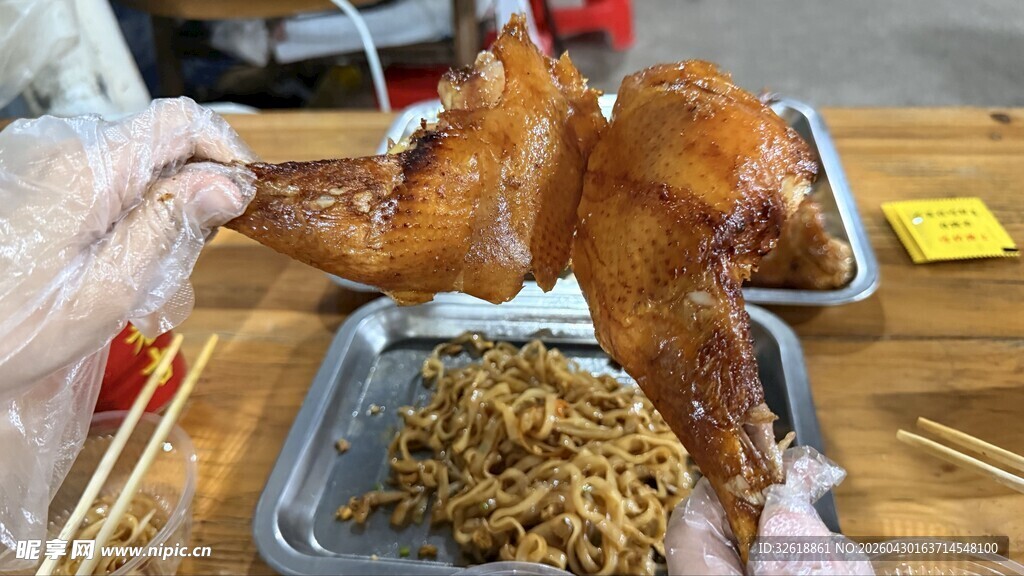 现做美味烤鸡与特色小吃