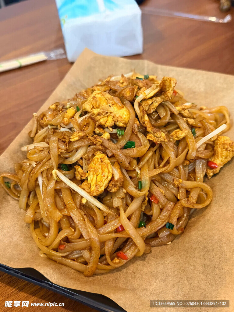 鸡蛋炒河粉