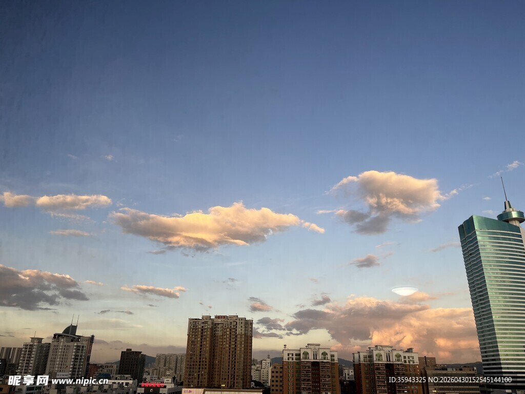 城市黄昏天际线美景
