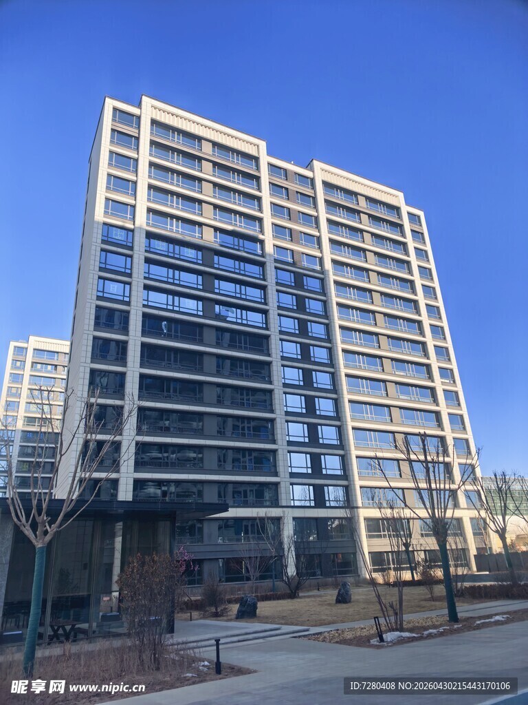 现代高层商务办公楼外观