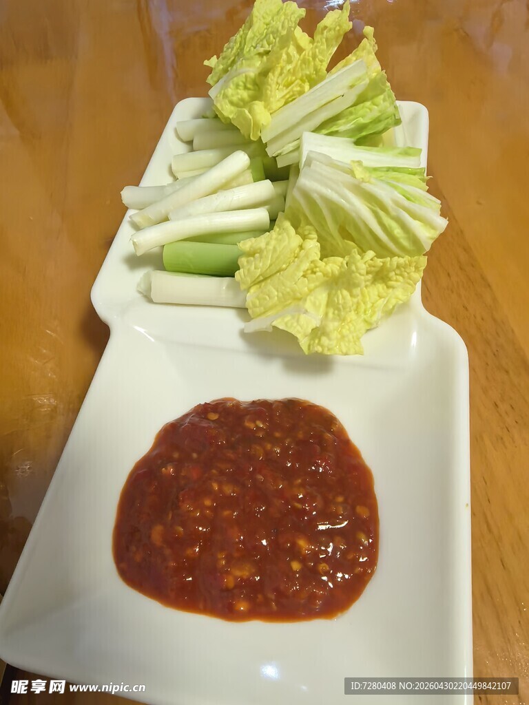 生菜配辣酱