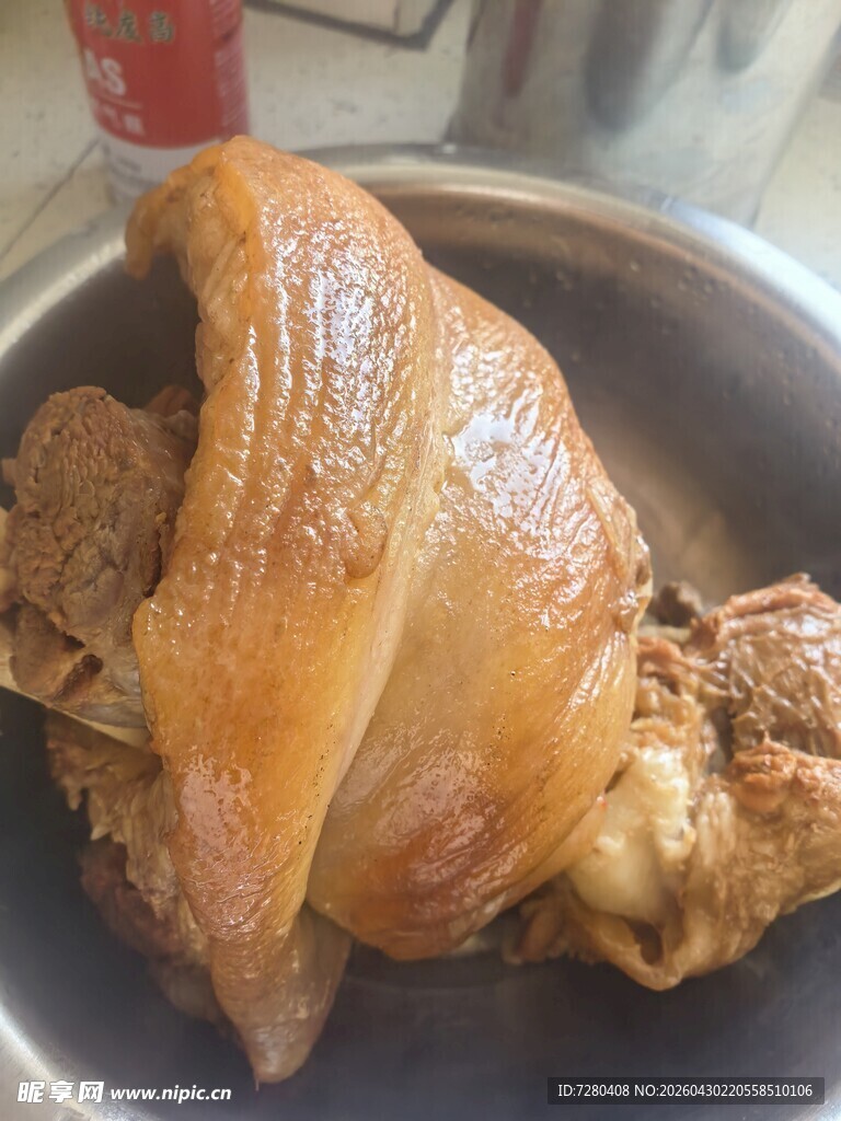 美味卤制大烧鸡
