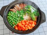 广式腊味煲仔饭