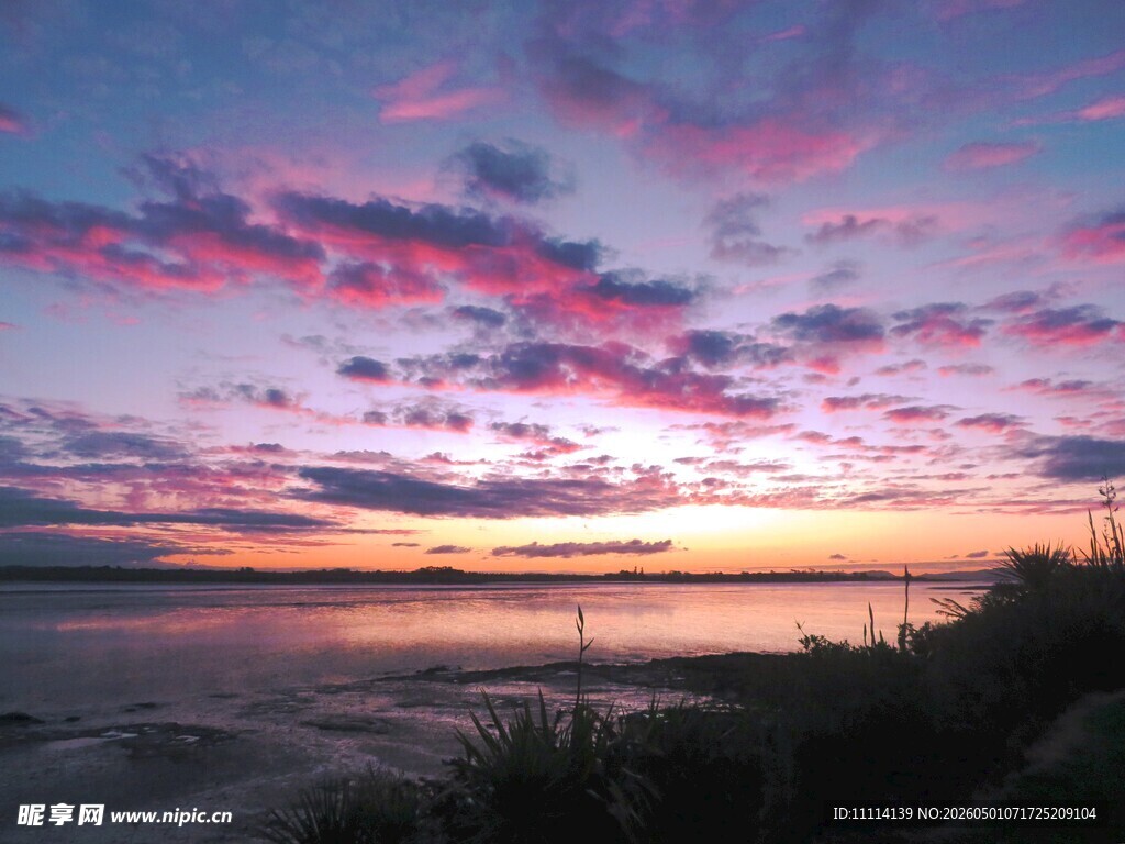 海边绚丽晚霞美景
