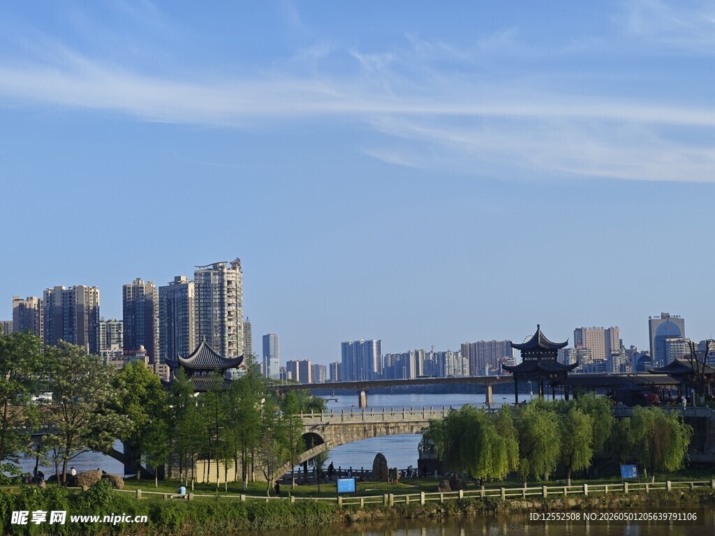 城市河畔风光美景