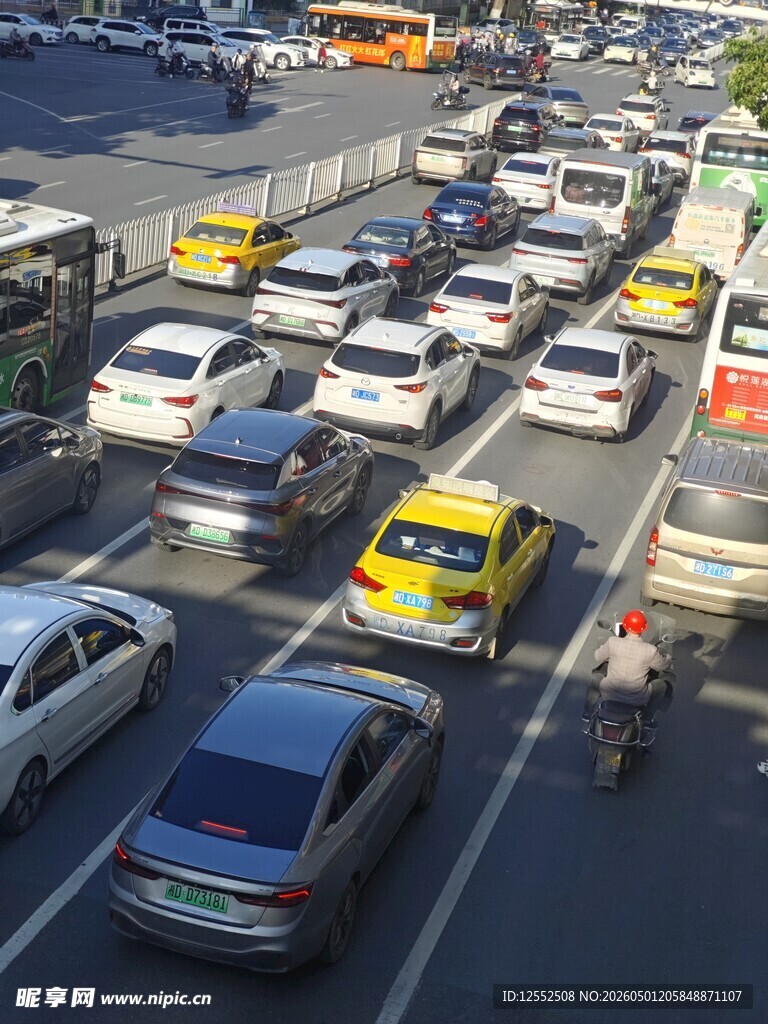 城市道路拥堵景象
