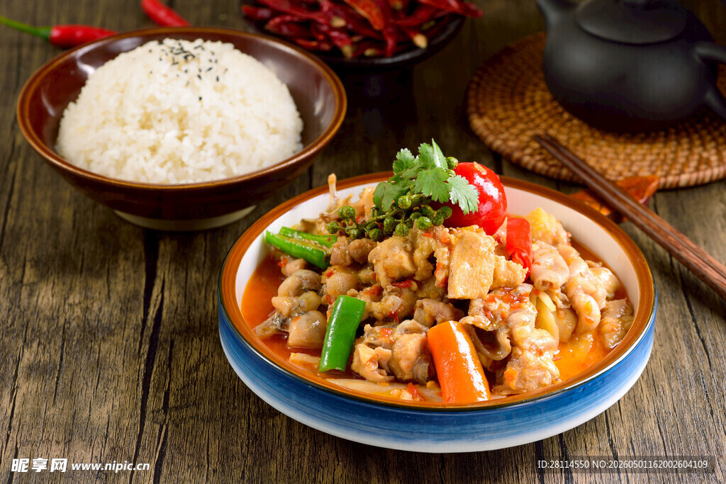 美味咖喱鸡肉与米饭
