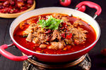 香辣红锅牛肉美食盛宴