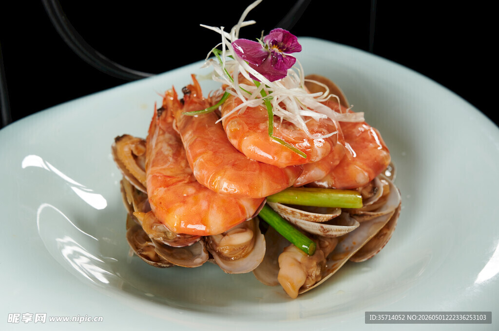 美味鲜虾搭配特色食材