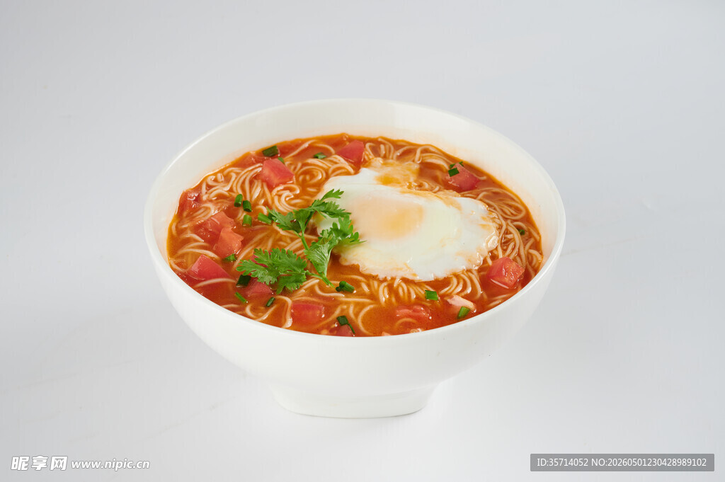 美味鸡蛋挂面汤汁诱人