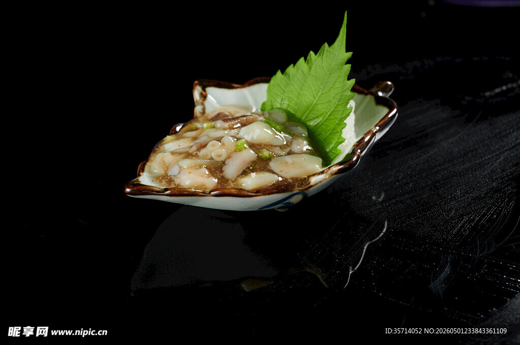 精致小船造型海鲜料理