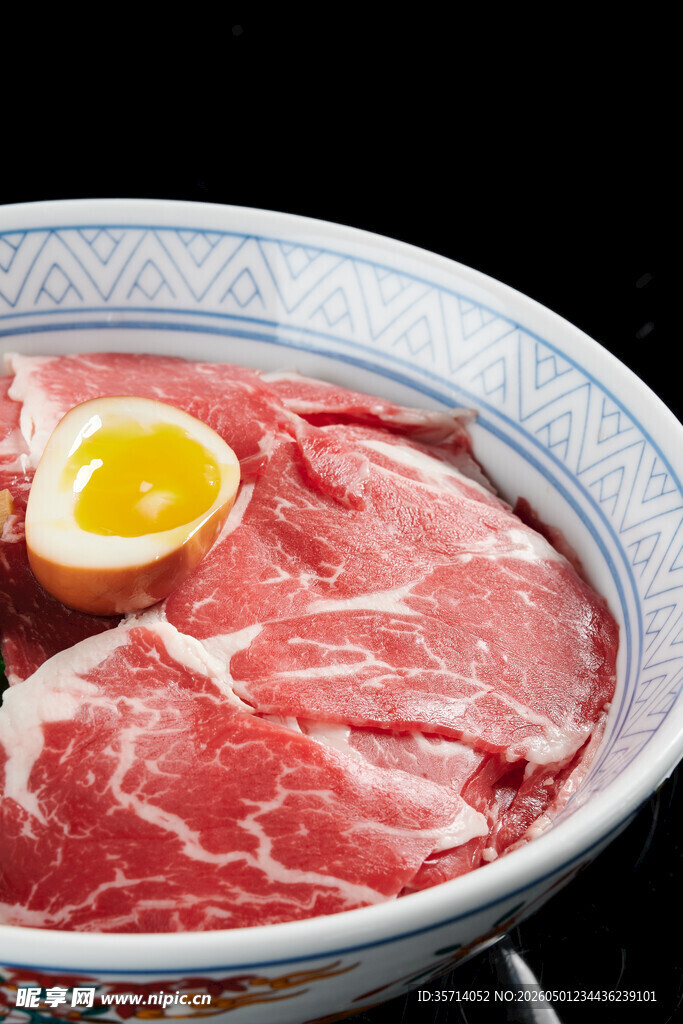 碗中牛肉配溏心蛋