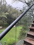 户外木质楼梯与围栏景观