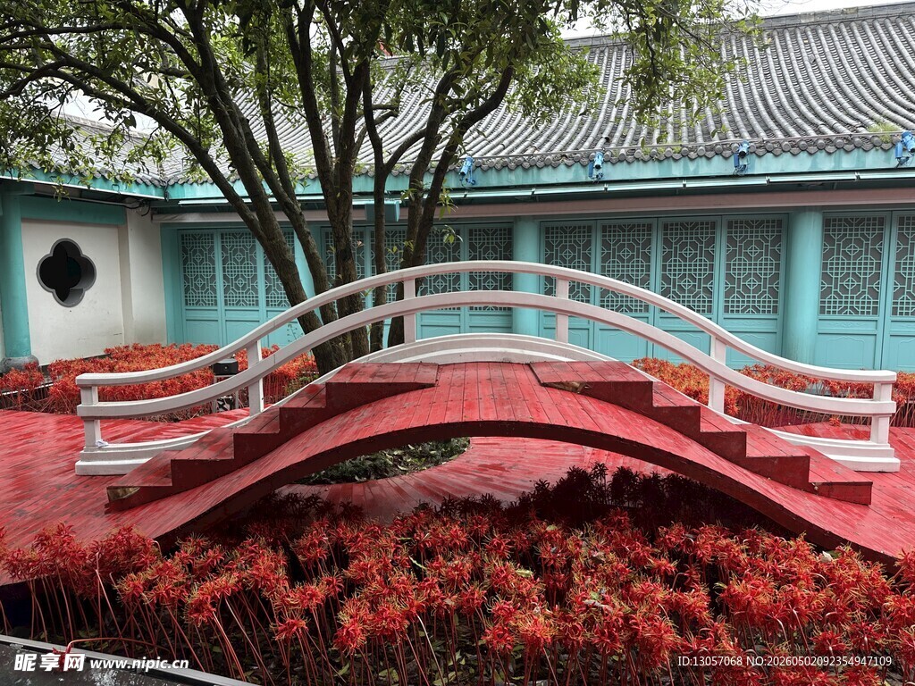 中式庭院红桥绿植景观