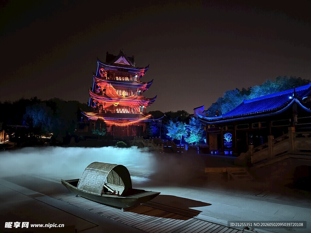 夜晚绚丽灯光艺术装置