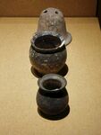 古代陶制容器组合展示