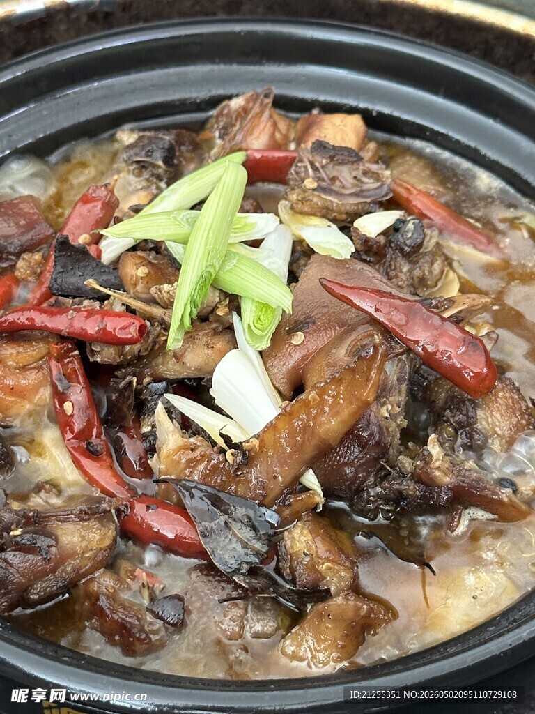 美味砂锅炖鱼