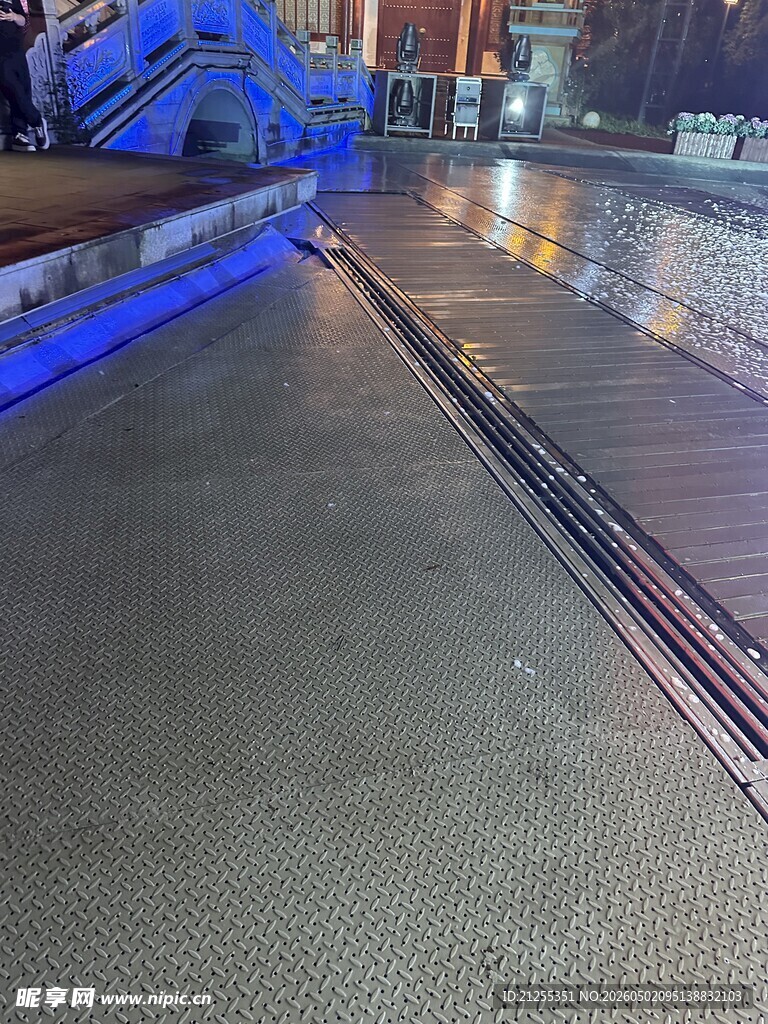 室内地面铺设的电缆线路