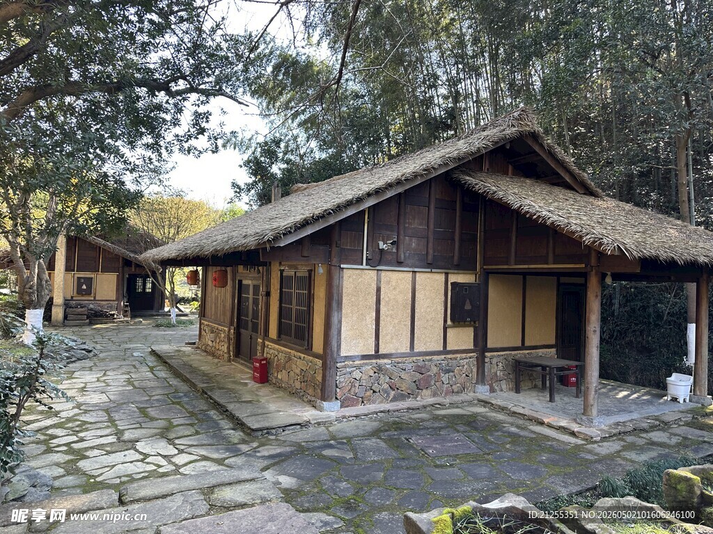 古朴中式木屋庭院景观