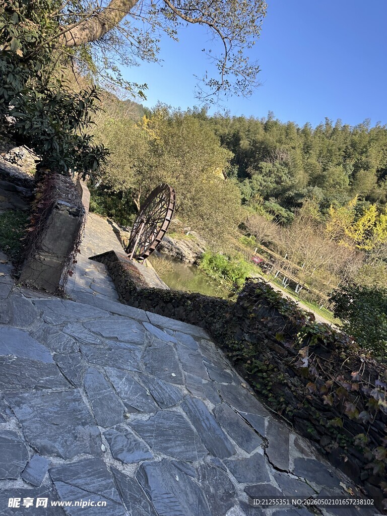 山间石板