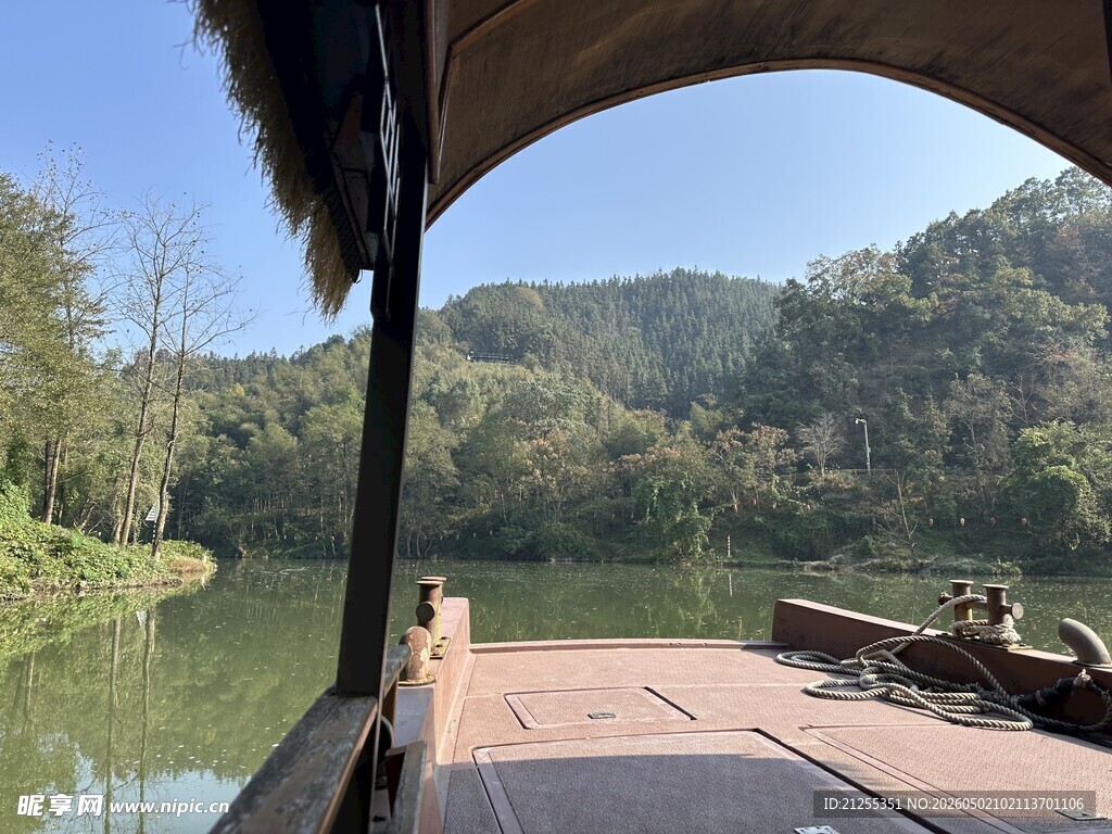 河畔木栈风景