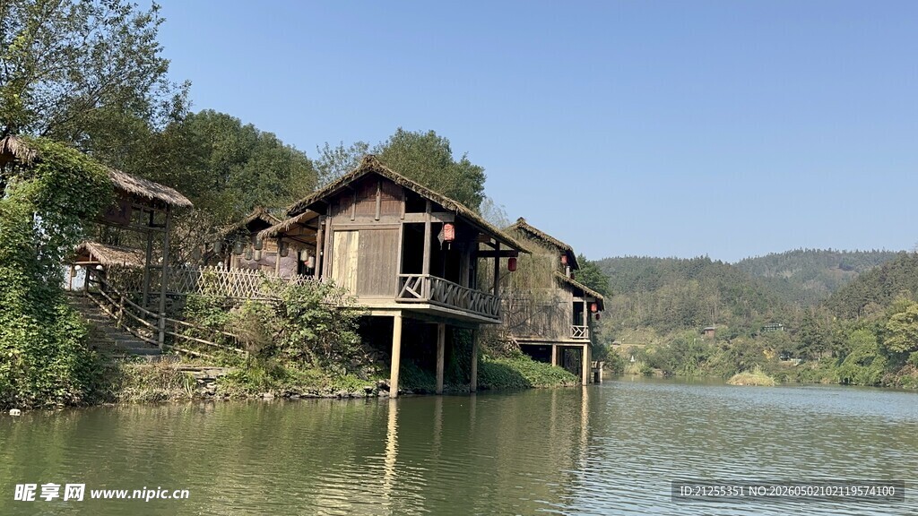 湖畔木屋
