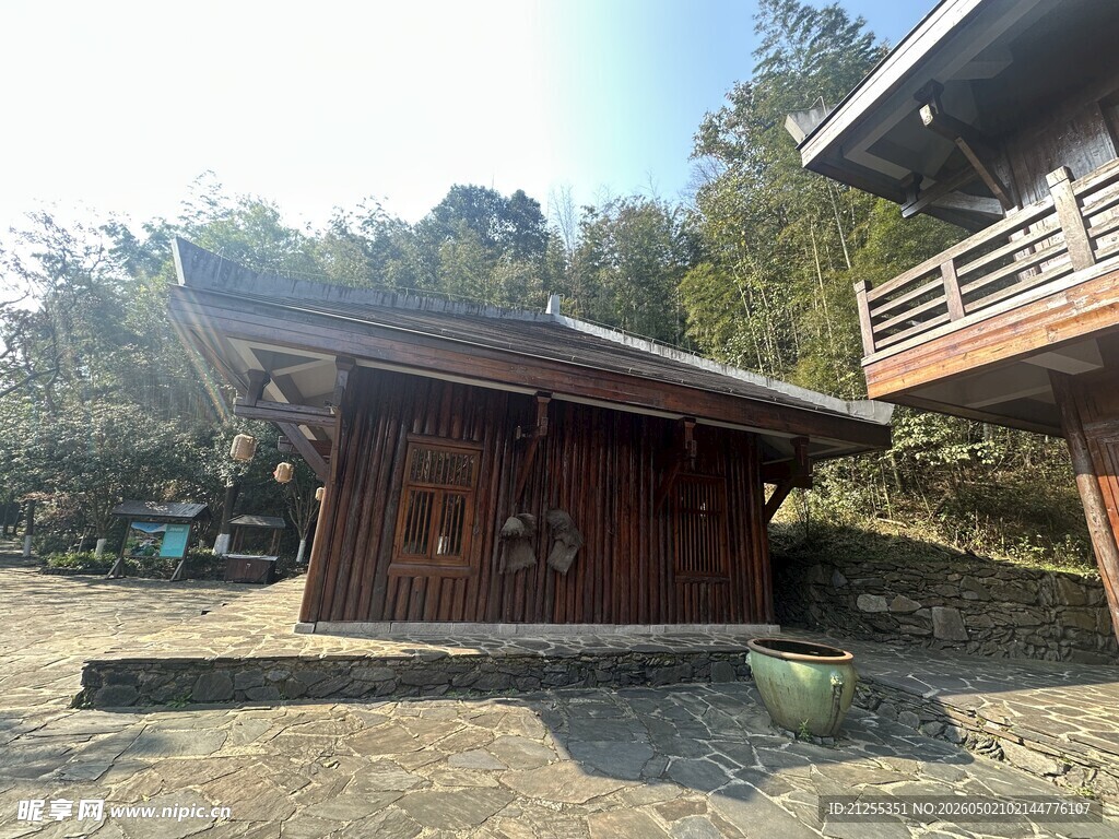 古朴木屋