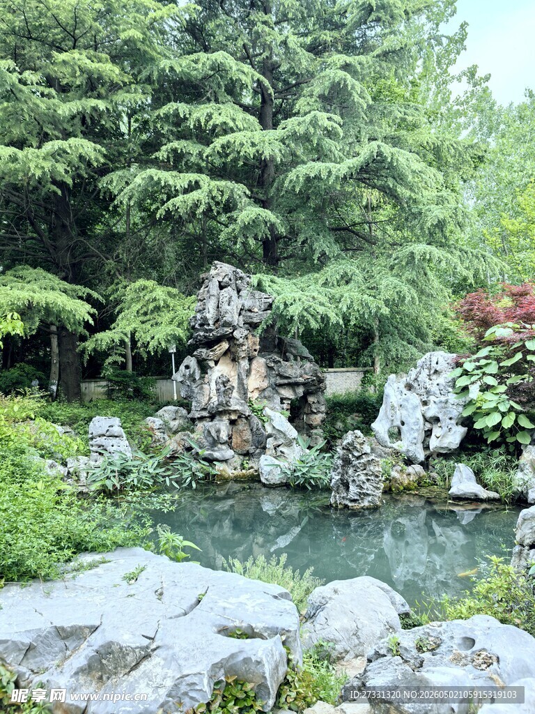 中式园林景观池塘假山