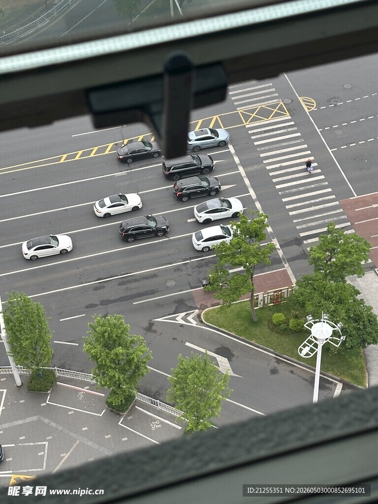俯瞰城市停车场景象