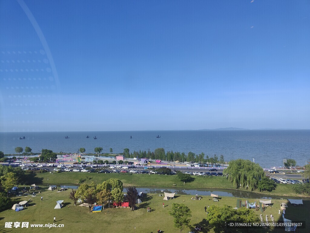海滨城市远眺美景