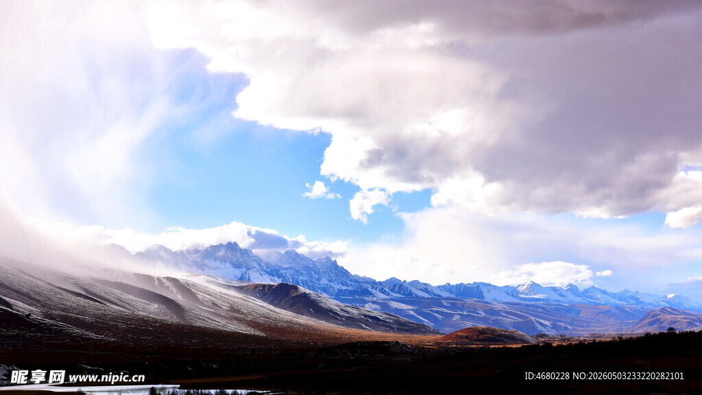 壮丽山川蓝天白云美景