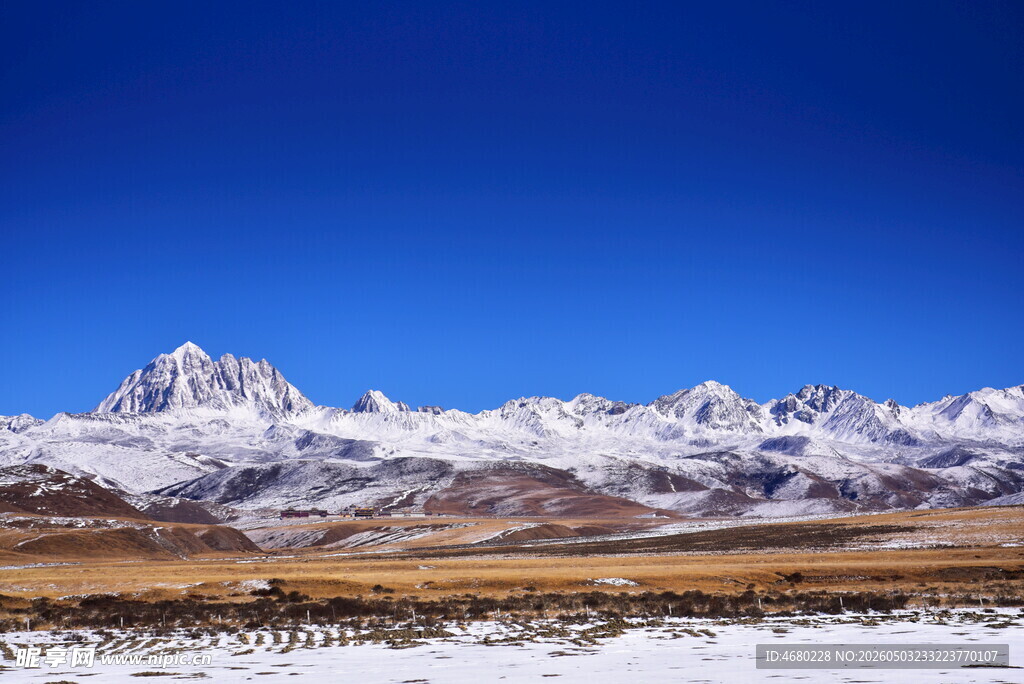 壮丽雪山景观