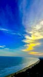 海边壮丽天空与海岸线