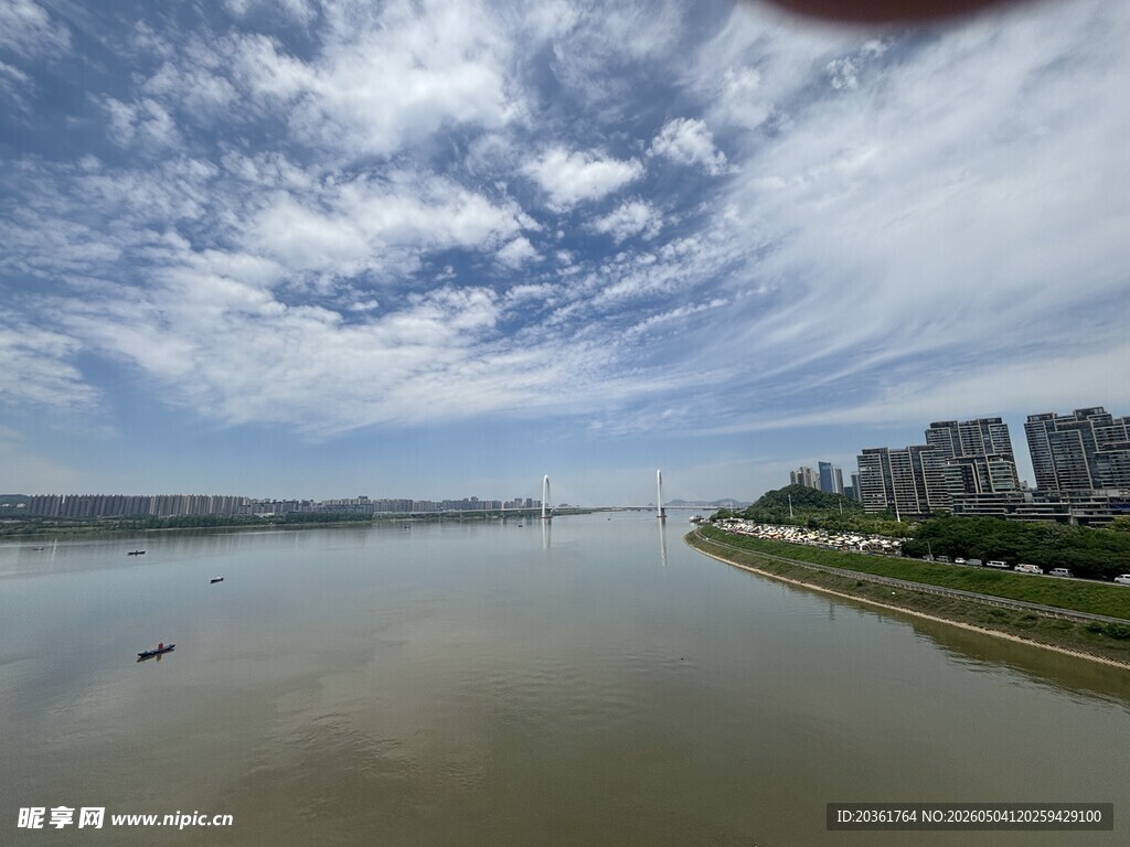 河畔城市风光美景