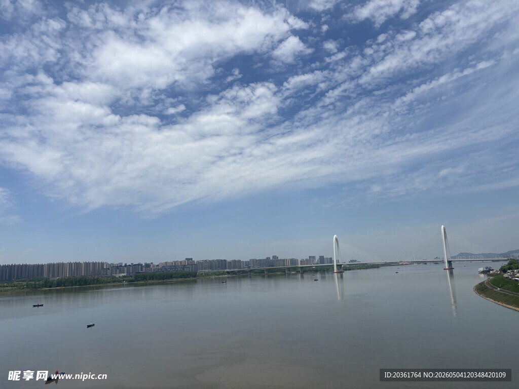 河畔风光