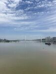 江边开阔水域风景