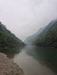 山间静谧河流景色