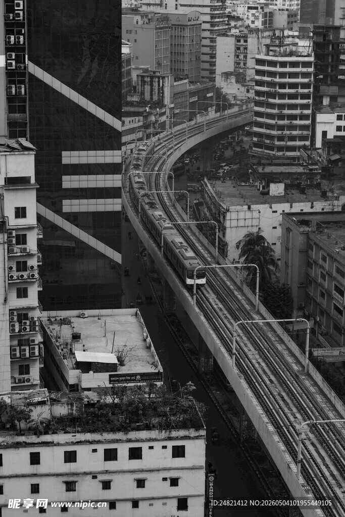 城市高架桥与周边建筑景观