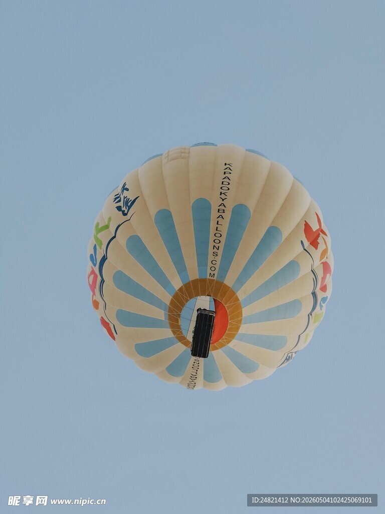 空中的多彩热气球