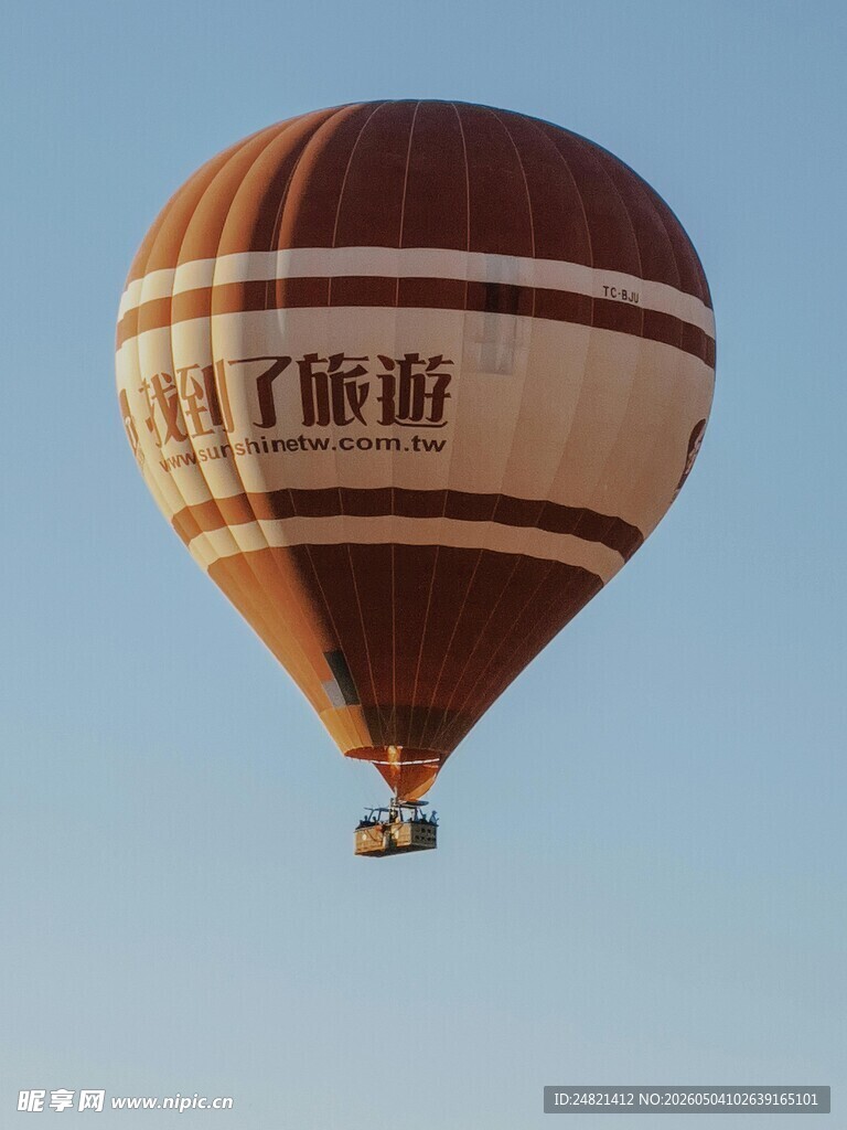 空中的旅游广告热气球