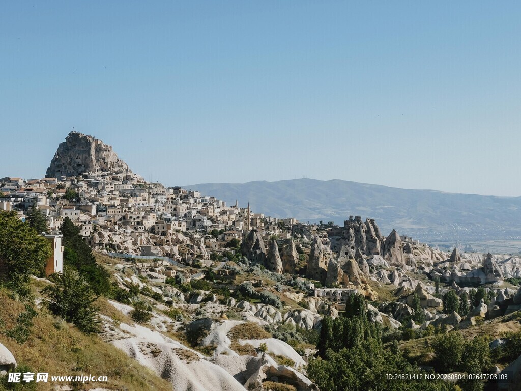 怪石嶙峋的壮丽山地景观