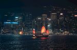 香港夜景中的帆船