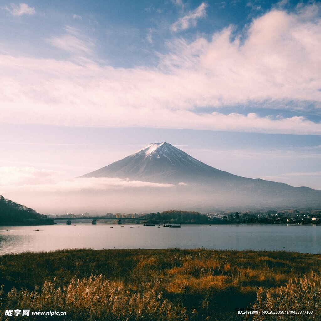 富士山下的湖光山色美景