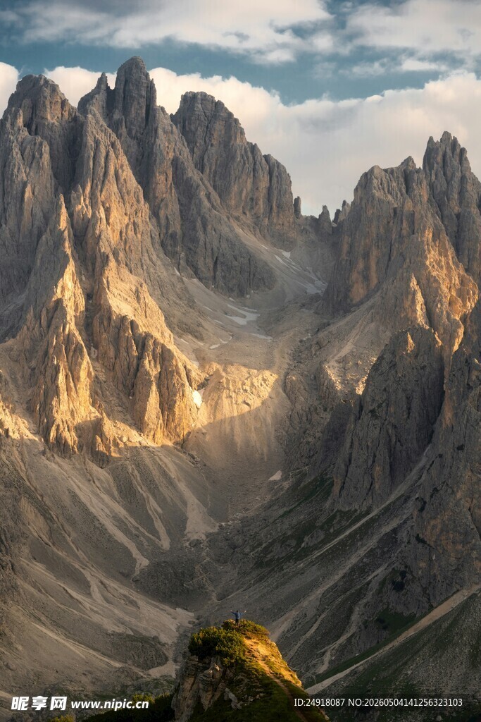 壮丽巍峨的高山景观