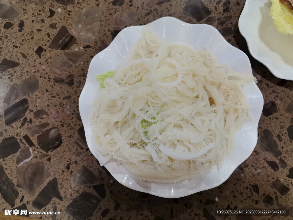 白色盘中白毛肚